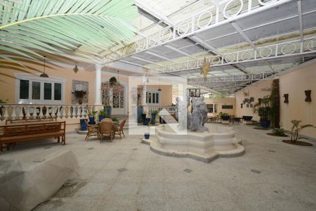 Casa à venda com 1100m², 4 quartos e 5 vagasQuintal