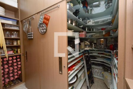 Casa à venda com 1100m², 4 quartos e 5 vagasDespensa