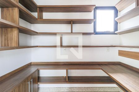 Apartamento à venda com 175m², 3 quartos e 3 vagasEscritório