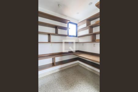 Apartamento à venda com 175m², 3 quartos e 3 vagasEscritório