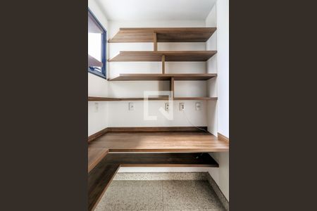 Apartamento à venda com 175m², 3 quartos e 3 vagasEscritório