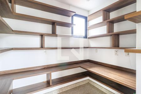 Apartamento à venda com 175m², 3 quartos e 3 vagasEscritório