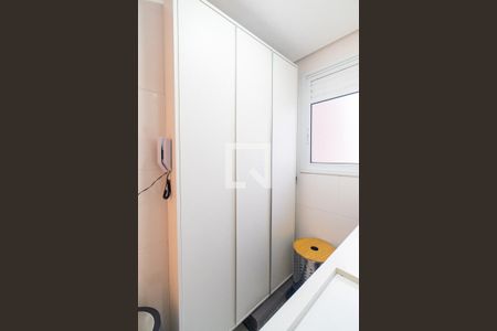 Apartamento à venda com 67m², 2 quartos e 1 vagaÁrea de Serviço Detalhe