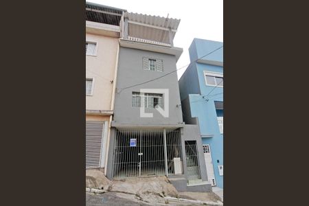 Casa à venda com 100m², 2 quartos e 1 vaga Casa à venda com 100m², 2 quartos e 1 vagaFachada + placa