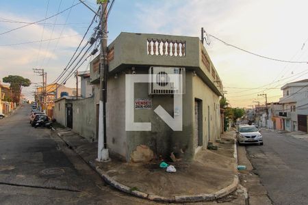 Casa à venda com 213m², 1 quarto e 1 vaga Casa à venda com 213m², 1 quarto e 1 vagaFachada