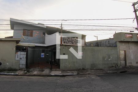 Casa à venda com 213m², 1 quarto e 1 vaga Casa à venda com 213m², 1 quarto e 1 vagaFachada