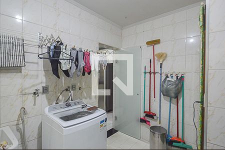 Casa à venda com 326m², 4 quartos e 6 vagas Casa à venda com 326m², 4 quartos e 6 vagasÁrea de Serviço