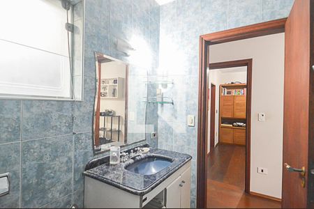 Casa à venda com 326m², 4 quartos e 6 vagas Casa à venda com 326m², 4 quartos e 6 vagasBanheiro da Suíte