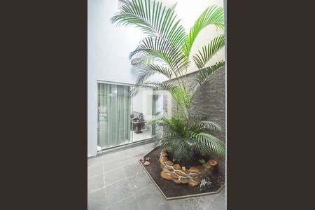 Casa à venda com 326m², 4 quartos e 6 vagas Casa à venda com 326m², 4 quartos e 6 vagasJardim de Inverno