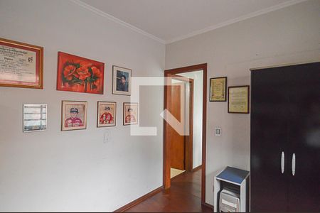 Casa à venda com 326m², 4 quartos e 6 vagas Casa à venda com 326m², 4 quartos e 6 vagasEscritório