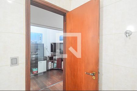 Casa à venda com 326m², 4 quartos e 6 vagas Casa à venda com 326m², 4 quartos e 6 vagasBanheiro