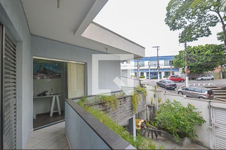 Casa à venda com 326m², 4 quartos e 6 vagas Casa à venda com 326m², 4 quartos e 6 vagasSacada