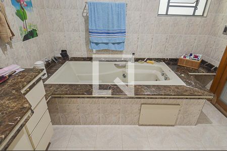 Casa à venda com 326m², 4 quartos e 6 vagas Casa à venda com 326m², 4 quartos e 6 vagasBanheiro da Suíte 2