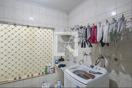 Casa à venda com 326m², 4 quartos e 6 vagas Casa à venda com 326m², 4 quartos e 6 vagasÁrea de Serviço