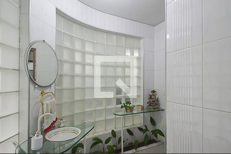 Casa à venda com 326m², 4 quartos e 6 vagas Casa à venda com 326m², 4 quartos e 6 vagasLavabo