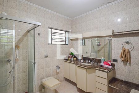 Casa à venda com 326m², 4 quartos e 6 vagas Casa à venda com 326m², 4 quartos e 6 vagasBanheiro da Suíte 2