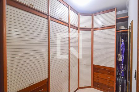 Casa à venda com 326m², 4 quartos e 6 vagas Casa à venda com 326m², 4 quartos e 6 vagasCloset da suíte 2