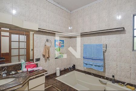 Casa à venda com 326m², 4 quartos e 6 vagas Casa à venda com 326m², 4 quartos e 6 vagasBanheiro da Suíte 2