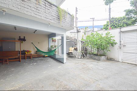 Casa à venda com 326m², 4 quartos e 6 vagas Casa à venda com 326m², 4 quartos e 6 vagasGaragem