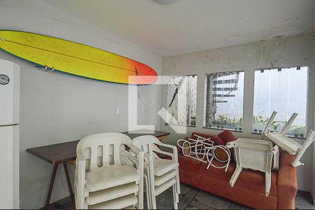 Casa à venda com 326m², 4 quartos e 6 vagas Casa à venda com 326m², 4 quartos e 6 vagasChurrasqueira