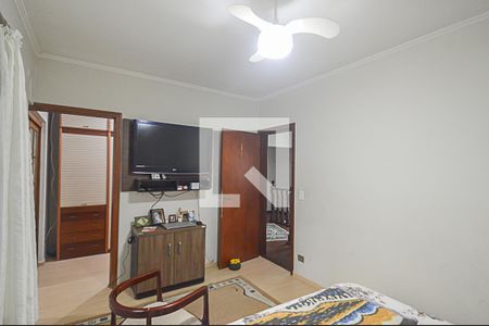 Casa à venda com 326m², 4 quartos e 6 vagas Casa à venda com 326m², 4 quartos e 6 vagasQuarto 2 - Suíte