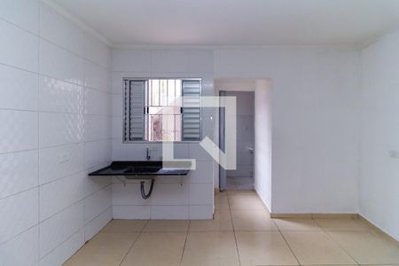 Cozinha de casa para alugar com 2 quartos, 150m² em Vila Mercedes, São Paulo