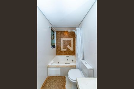 Apartamento à venda com 246m², 4 quartos e 4 vagasBanheiro da Suíte 2