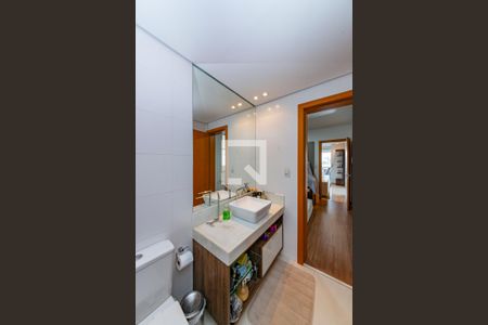 Apartamento à venda com 246m², 4 quartos e 4 vagasBanheiro da Suíte 2