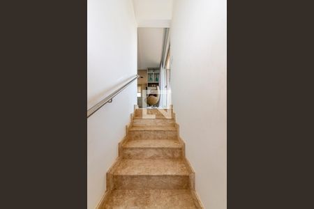 Apartamento à venda com 246m², 4 quartos e 4 vagasEscada