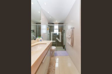 Apartamento à venda com 246m², 4 quartos e 4 vagasBanheiro da Suíte 1