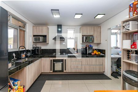 Apartamento à venda com 246m², 4 quartos e 4 vagasCozinha