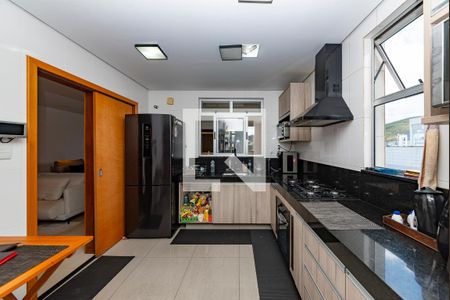 Apartamento à venda com 246m², 4 quartos e 4 vagasCozinha