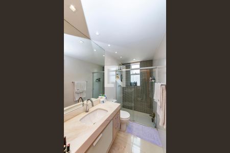 Apartamento à venda com 246m², 4 quartos e 4 vagasBanheiro da Suíte 1