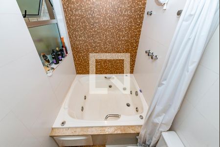 Apartamento à venda com 246m², 4 quartos e 4 vagasBanheiro da Suíte 2