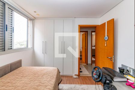 Apartamento à venda com 246m², 4 quartos e 4 vagasQuarto 4