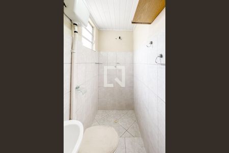 Casa à venda com 117m², 2 quartos e 2 vagas Casa à venda com 117m², 2 quartos e 2 vagasBanheiro da Suíte - Edícula