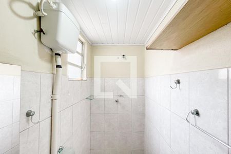 Casa à venda com 117m², 2 quartos e 2 vagas Casa à venda com 117m², 2 quartos e 2 vagasBanheiro da Suíte - Edícula