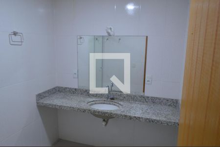 Casa de condomínio à venda com 220m², 4 quartos e sem vagaBanheiro da Suíte