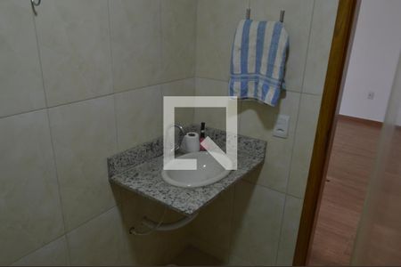 Casa de condomínio à venda com 220m², 4 quartos e sem vagaBanheiro 2