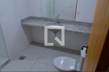 Casa de condomínio à venda com 220m², 4 quartos e sem vagaBanheiro da Suíte