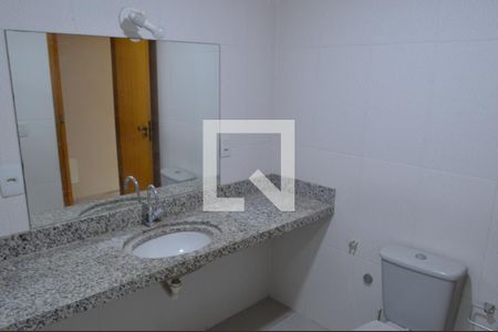 Casa de condomínio à venda com 220m², 4 quartos e sem vagaBanheiro da Suíte