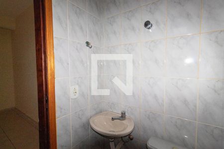 Casa de condomínio para alugar com 153m², 3 quartos e 2 vagasBanheiro de serviço