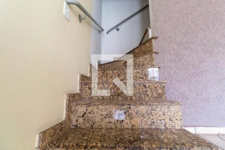 Escada de casa de condomínio para alugar com 3 quartos, 153m² em Vila Lais, São Paulo