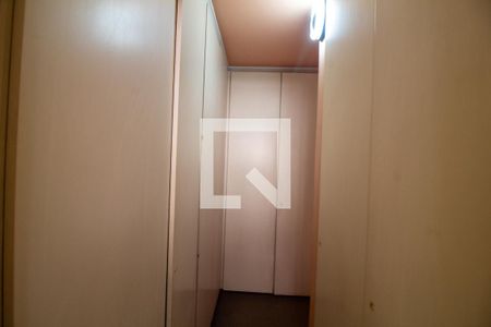Apartamento à venda com 136m², 3 quartos e 2 vagas Apartamento à venda com 136m², 3 quartos e 2 vagasCloset da suíte
