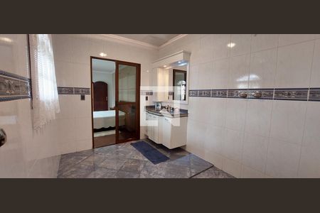 Casa à venda com 314m², 3 quartos e 6 vagasBanheiro Quarto 1 suíte