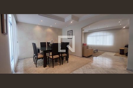 Casa à venda com 314m², 3 quartos e 6 vagasCopa