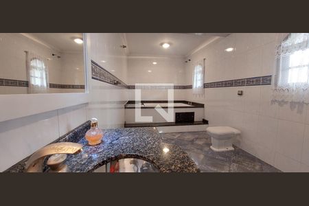 Casa à venda com 314m², 3 quartos e 6 vagasBanheiro Quarto 1 suíte