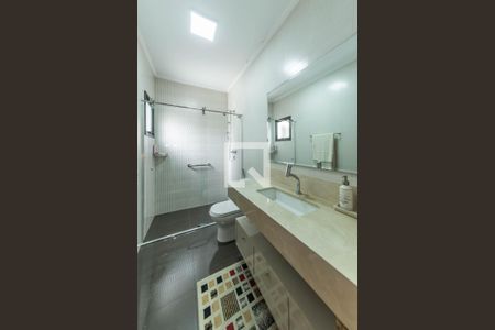 Casa à venda com 225m², 4 quartos e 3 vagasBanheiro da Suíte 2