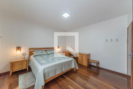 Casa à venda com 225m², 4 quartos e 3 vagasSuíte 2