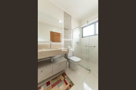 Casa à venda com 225m², 4 quartos e 3 vagasBanheiro da Suíte 1